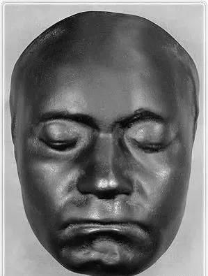 从“黑人的命也是命”到争议性抗议 一场运动中的符号之争